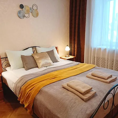 Old Town Retreat With Stunning Views 2 Bedroom Nearby The Church Of Saint Peter Apartment *