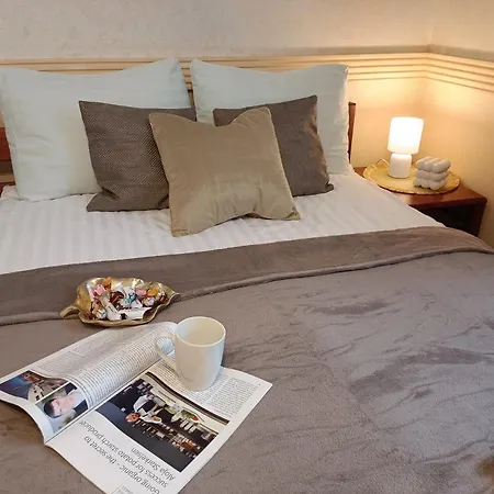 Old Town Retreat With Stunning Cathedral Views Two Bedroom アパート