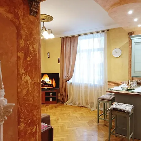 Old Town Retreat With Stunning Cathedral Views Two Bedroom Appartement