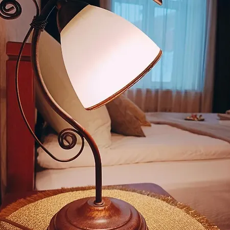 Old Town Retreat With Stunning Cathedral Views 2 Bedroom *