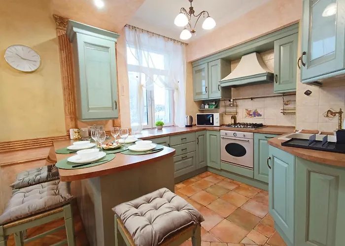 Dream - Old Town Retreat With Stunning Cathedral Views Two Bedroom *