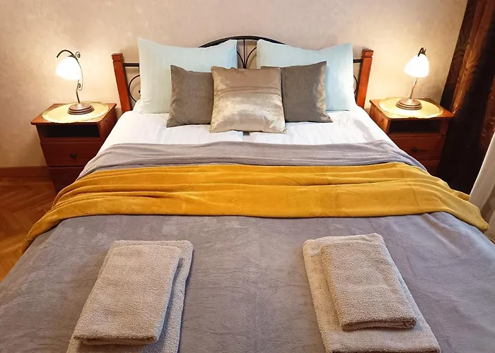 Apartment Dream - Old Town Retreat With Stunning Cathedral Views Two Bedroom