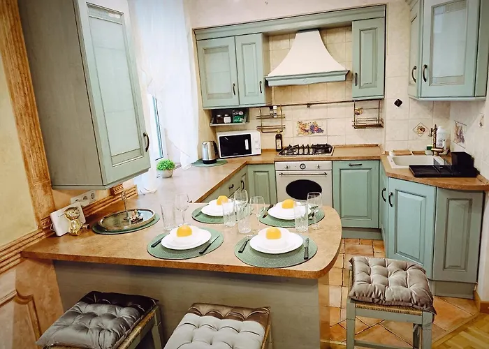 Apartment Dream - Old Town Retreat With Stunning Cathedral Views Two Bedroom *