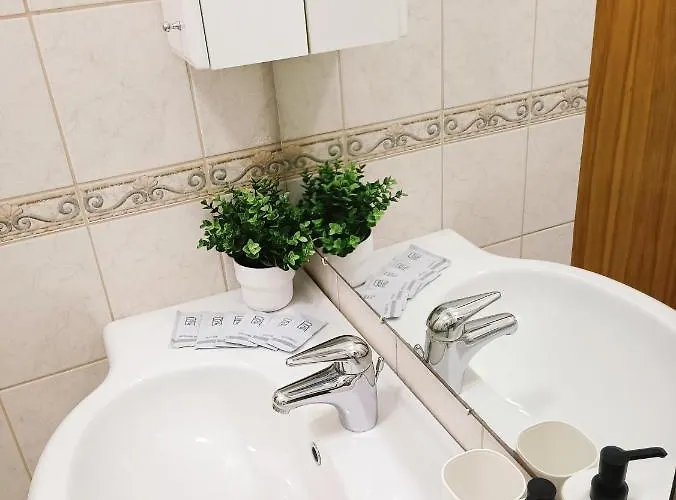 Apartment Dream - Old Town Retreat With Stunning Cathedral Views Two Bedroom *