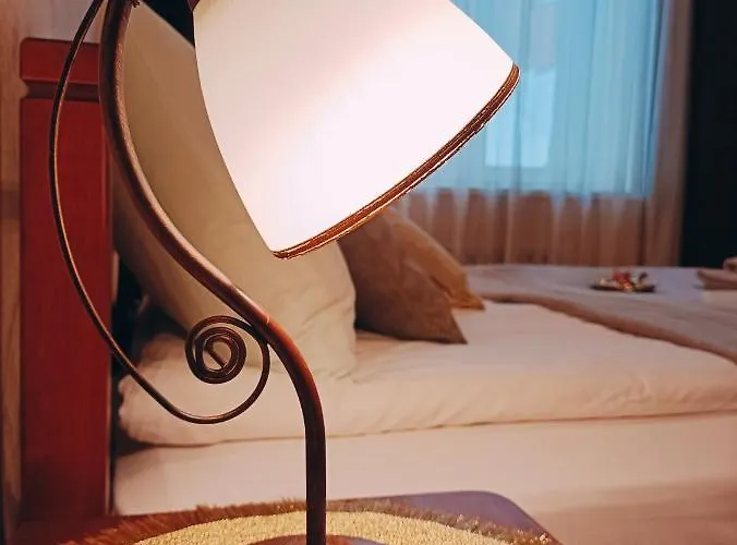 Dream - Old Town Retreat With Stunning Cathedral Views Two Bedroom *