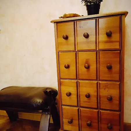 아파트 Old Town Retreat With Stunning Cathedral Views Two Bedroom